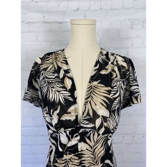 ⭐ 3/$15 Ember Small Black White Tan Floral Printed Micro Mesh Vneck Top - Picture 4 of 8
